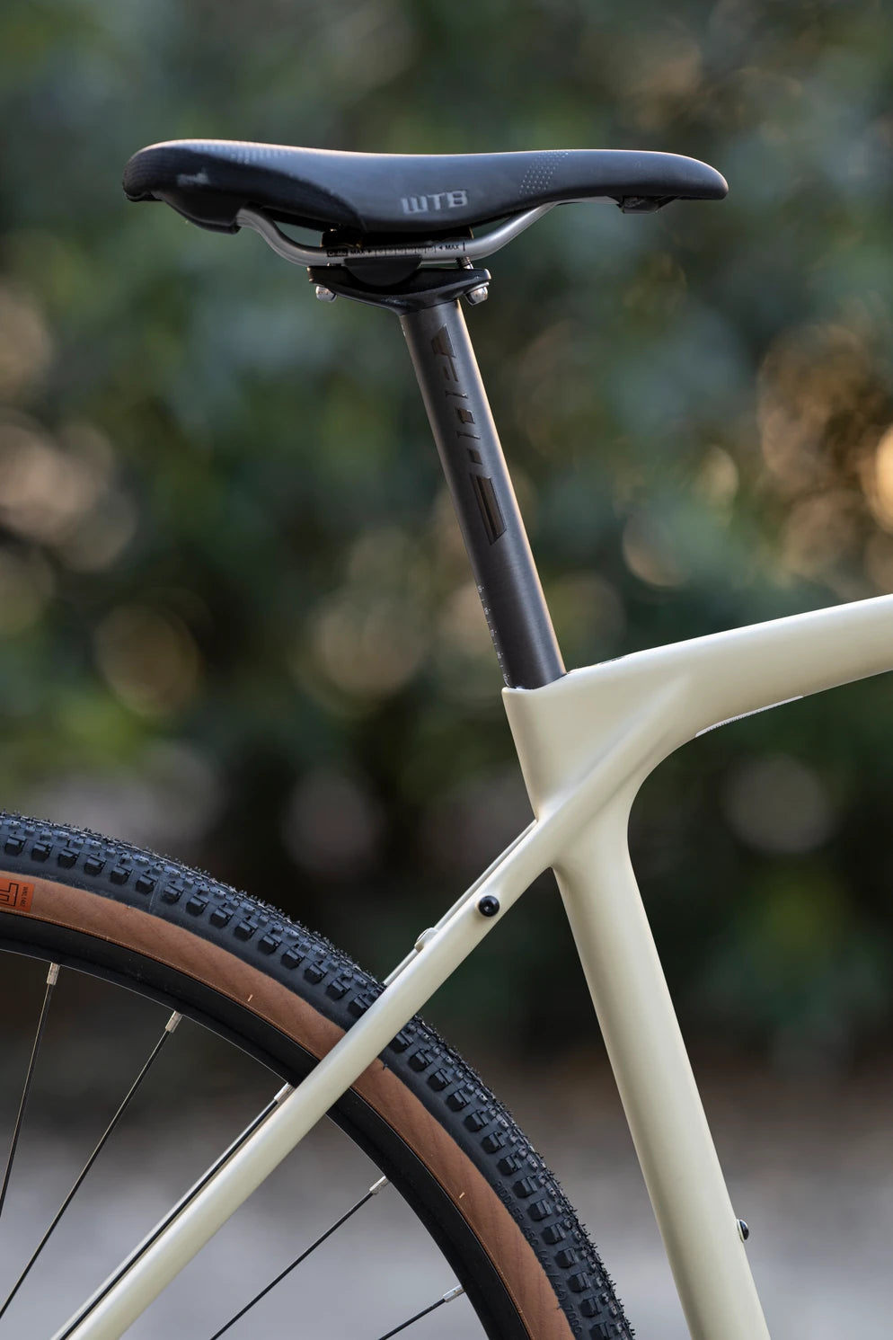 GRAVELRIDE 700 CRB - Matte Sand/Black