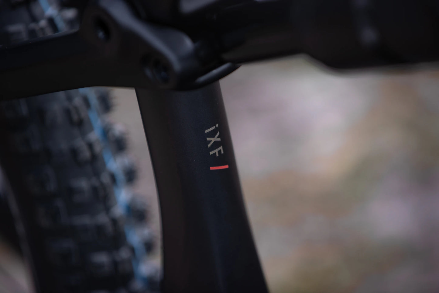 VTT Électrique Superior iXF 9.7 Noir Mat / Noir Gloss 2025