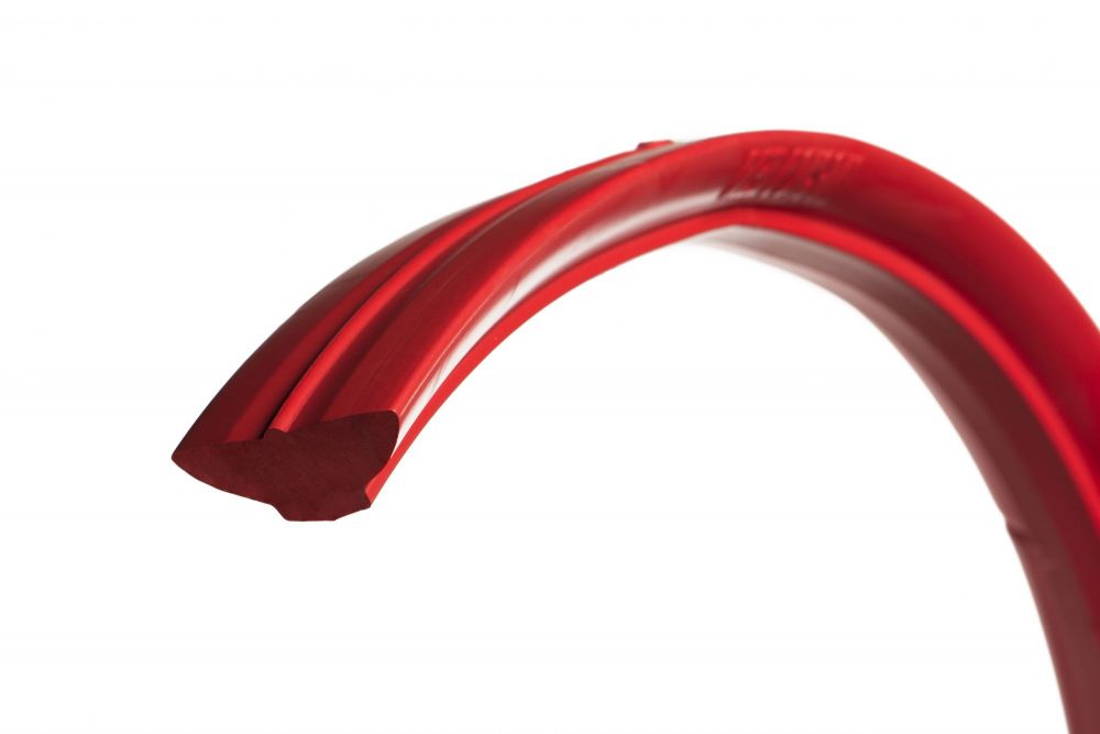 MOUSSE TECHNOMOUSSE RED POISON GRAVEL 700C