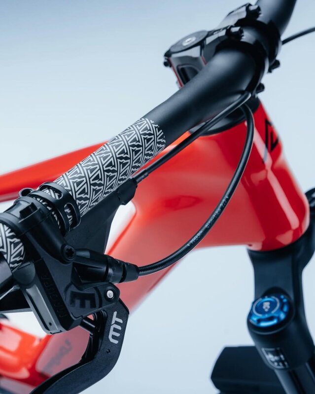 Steppenwolf Tundra 9.0 Rossa Corsa — VTT électrique All-Mountain Avinox M2S