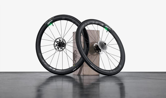NEW  Paire de roues ZIPP 303 SW A1 XDR OU HG 12V 2025  système de pression pneumatique intégré !
