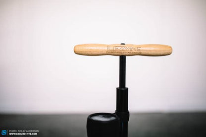 POMPE À PIED LEZYNE DIGITAL PRESSURE OVER DRIVE (MAX 220 PSI / 15 BAR) NOIR